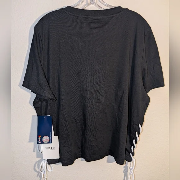 Pittsburgh Pirates Women’s Lace-Up T-Shirt – W.E.A.R. by Erin Andrews (Size XXL) - Picture 4 of 4